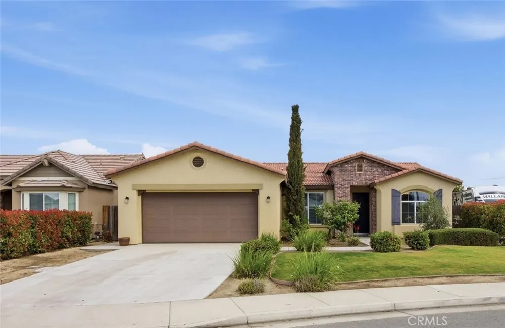 1906 McIntosh Way Bakersfield, CA 93312