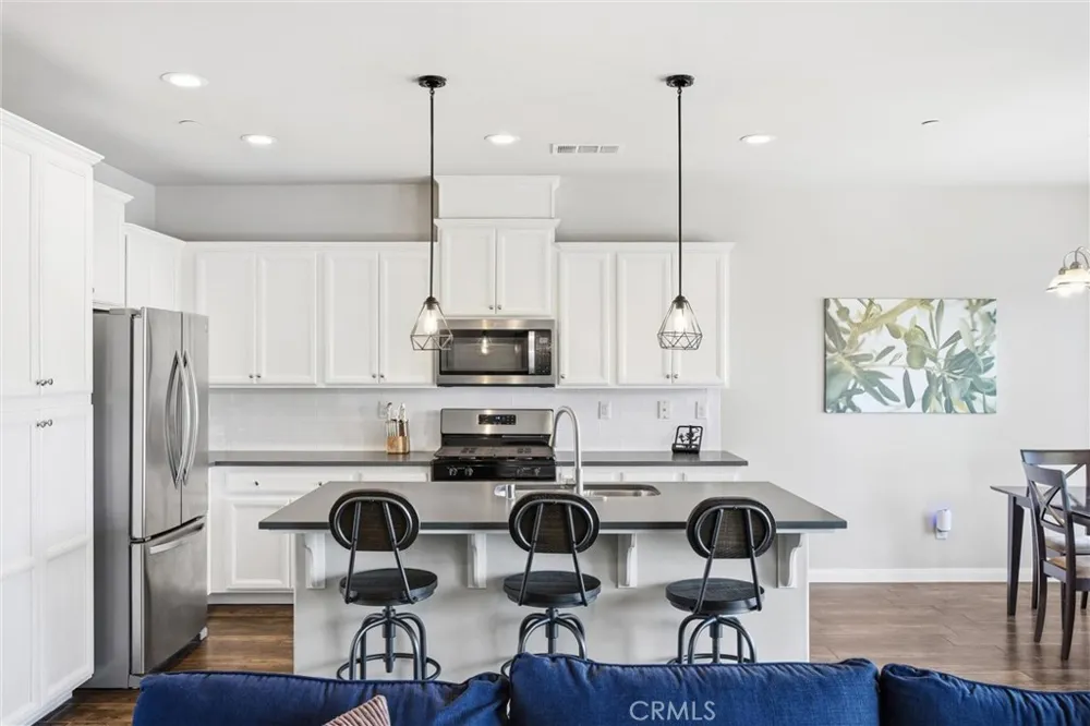 1906 McIntosh Way Bakersfield, CA 93312
