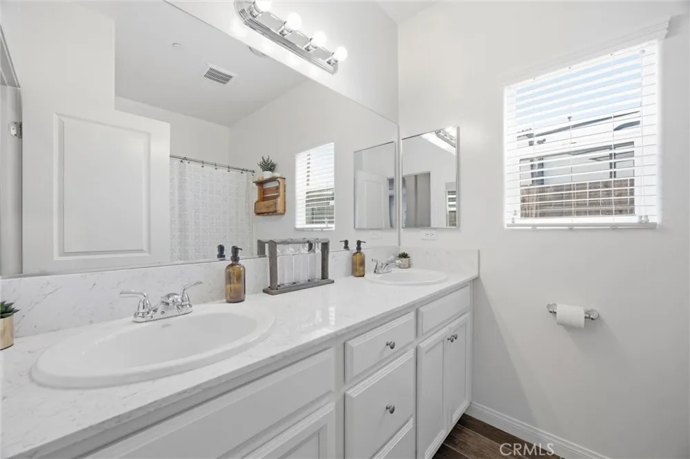 1906 McIntosh Way Bakersfield, CA 93312