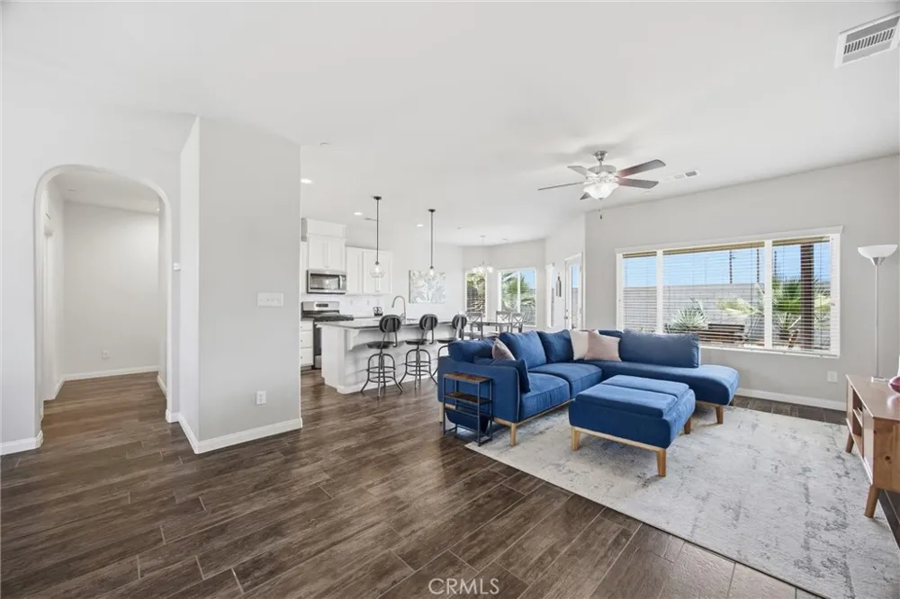 1906 McIntosh Way Bakersfield, CA 93312