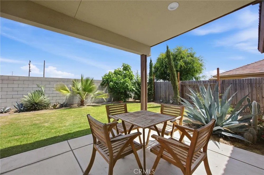 1906 McIntosh Way Bakersfield, CA 93312