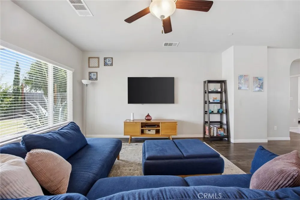 1906 McIntosh Way Bakersfield, CA 93312
