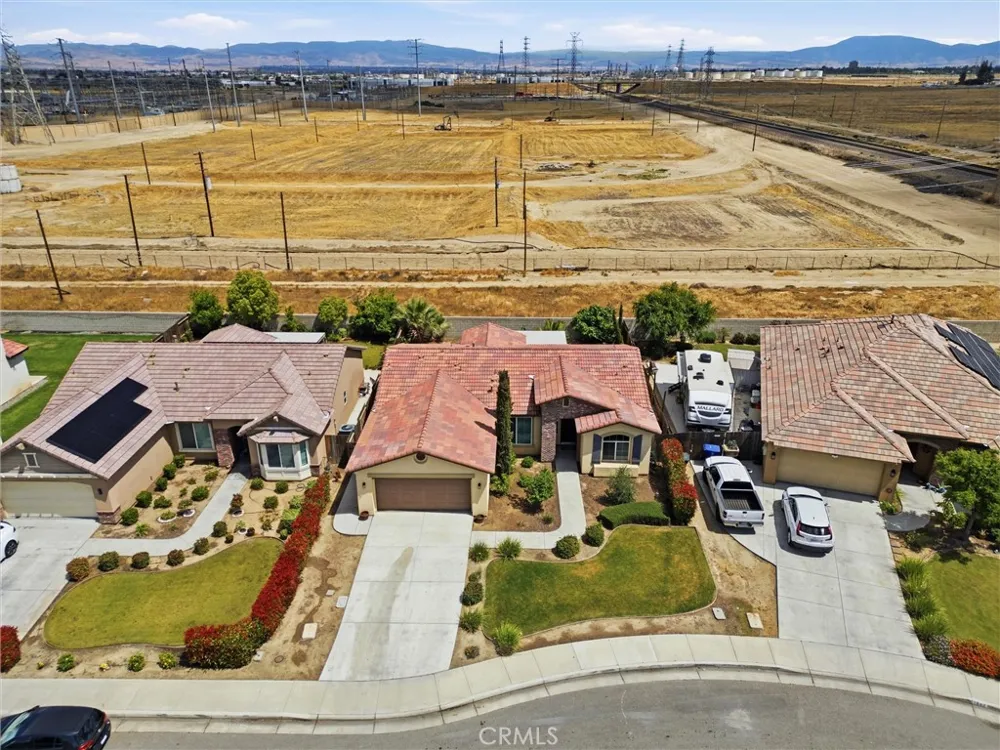 1906 McIntosh Way Bakersfield, CA 93312
