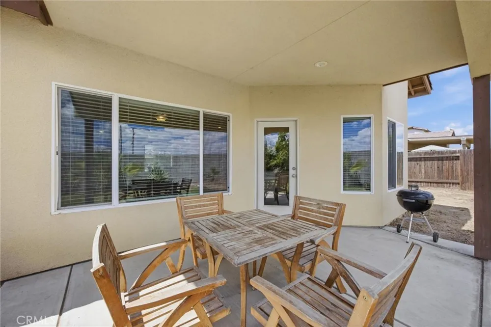 1906 McIntosh Way Bakersfield, CA 93312
