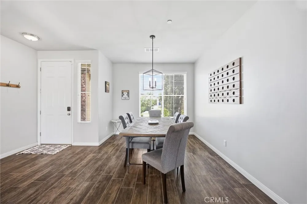 1906 McIntosh Way Bakersfield, CA 93312