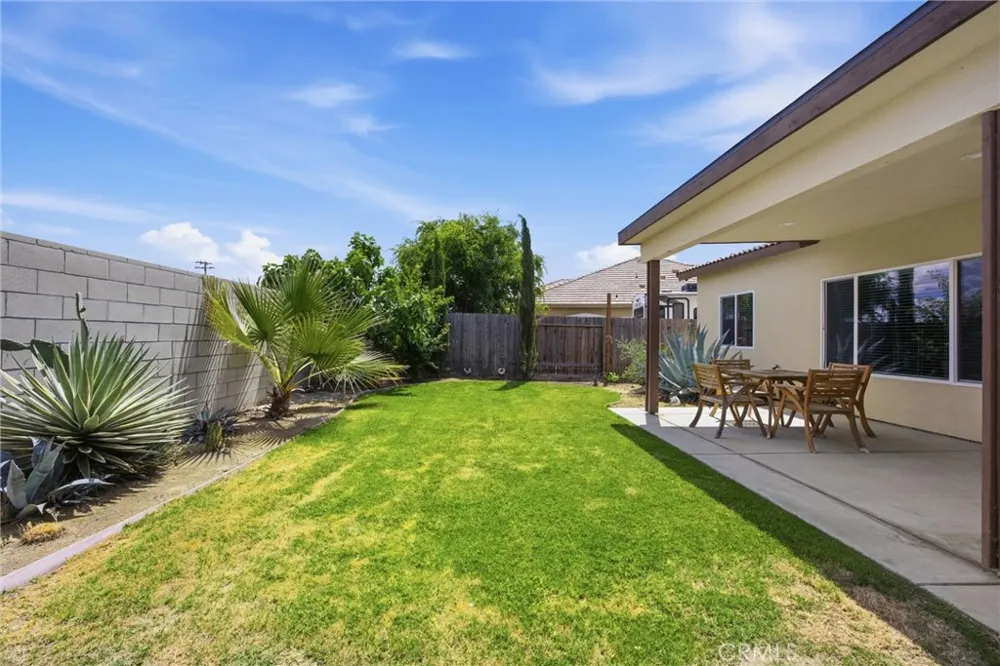 1906 McIntosh Way Bakersfield, CA 93312