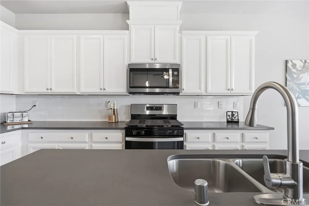 1906 McIntosh Way Bakersfield, CA 93312