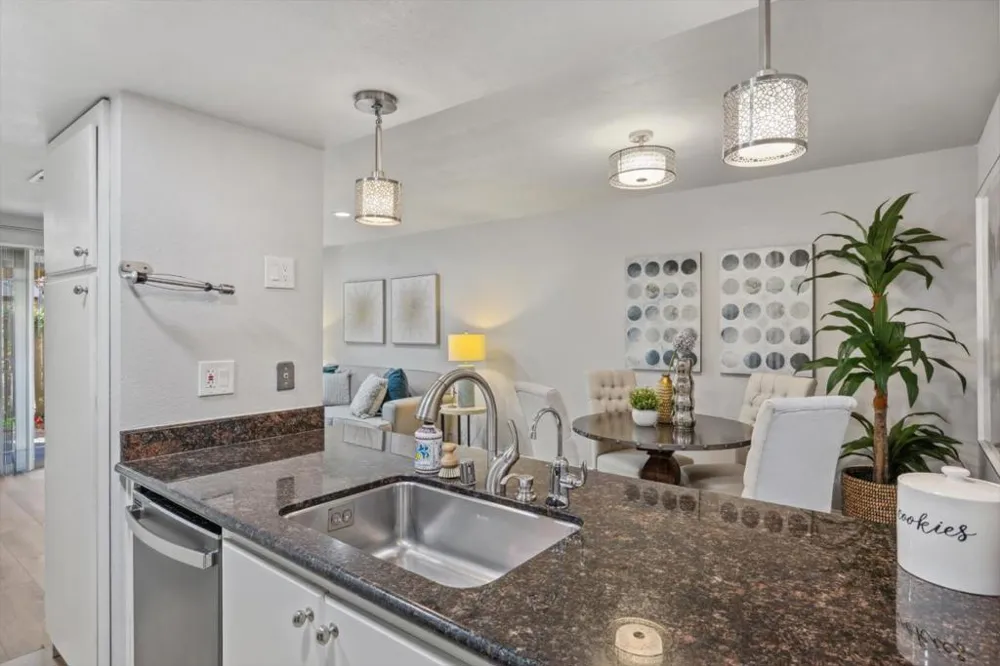 205 Red Oak Drive #P Sunnyvale, CA 94086