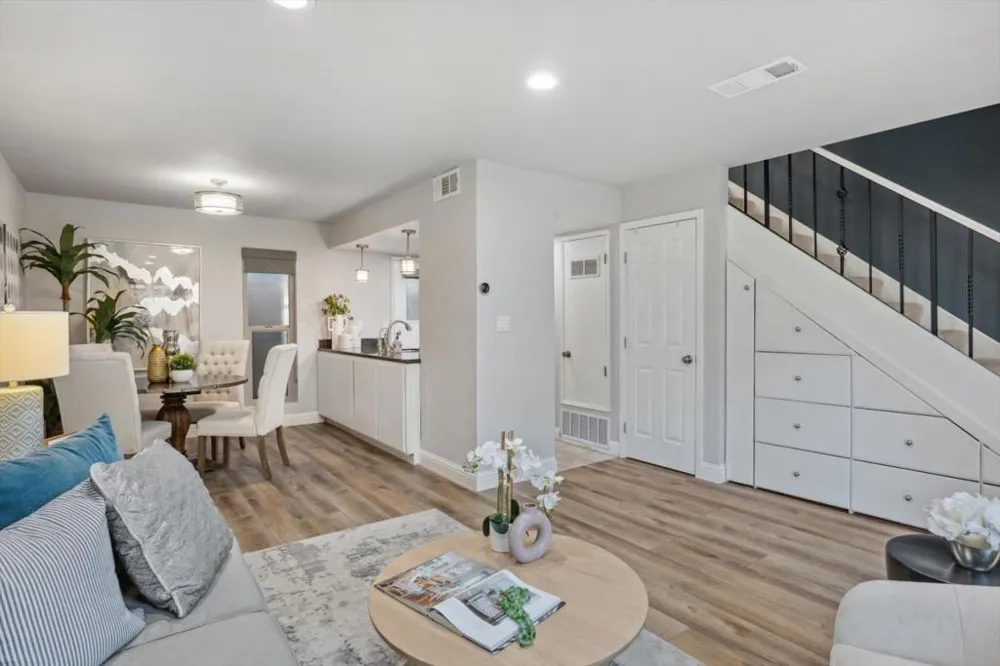 205 Red Oak Drive #P Sunnyvale, CA 94086