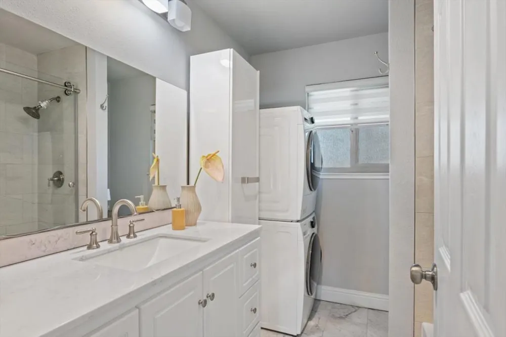 205 Red Oak Drive #P Sunnyvale, CA 94086