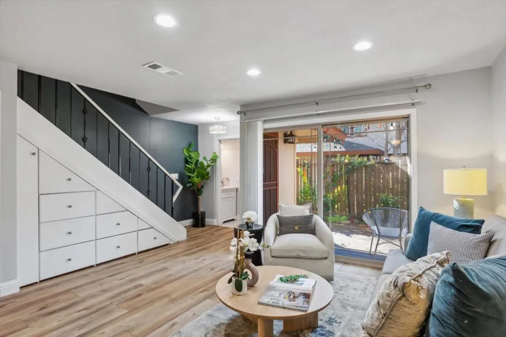 205 Red Oak Drive #P Sunnyvale, CA 94086