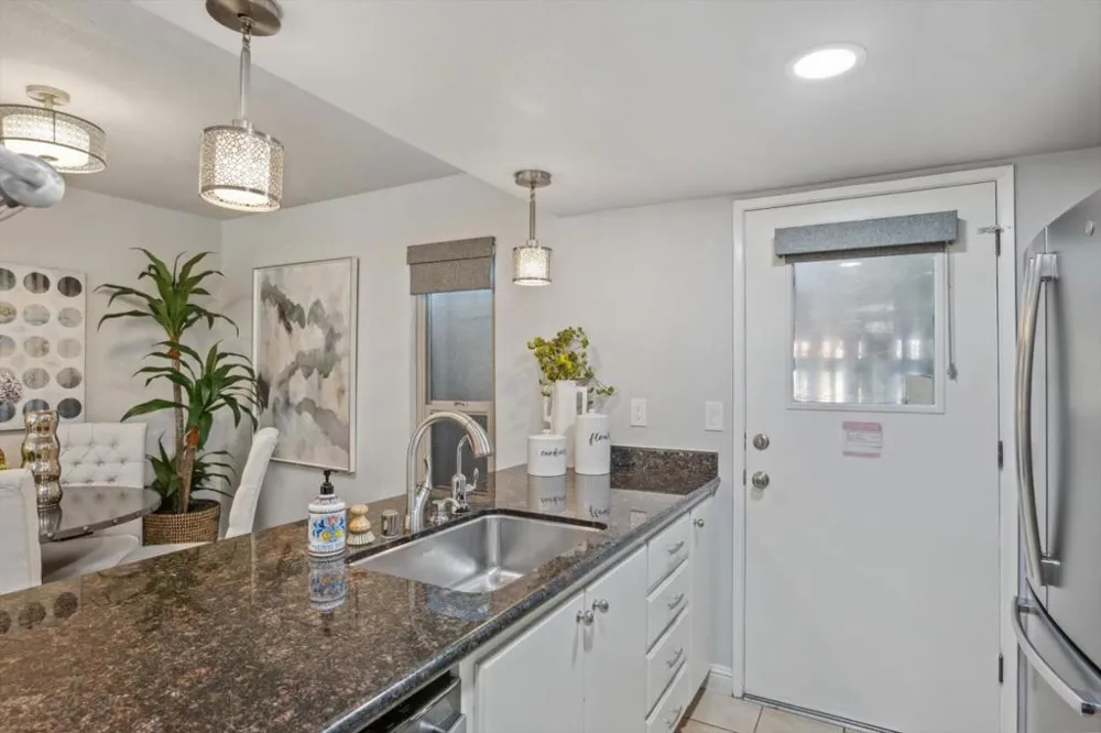205 Red Oak Drive #P Sunnyvale, CA 94086