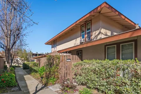 205 Red Oak Drive #P