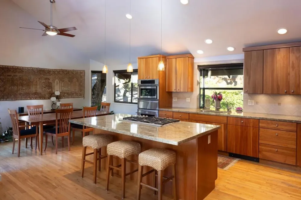 299 Calle De Los Agrinemsors Carmel Valley, CA 93924