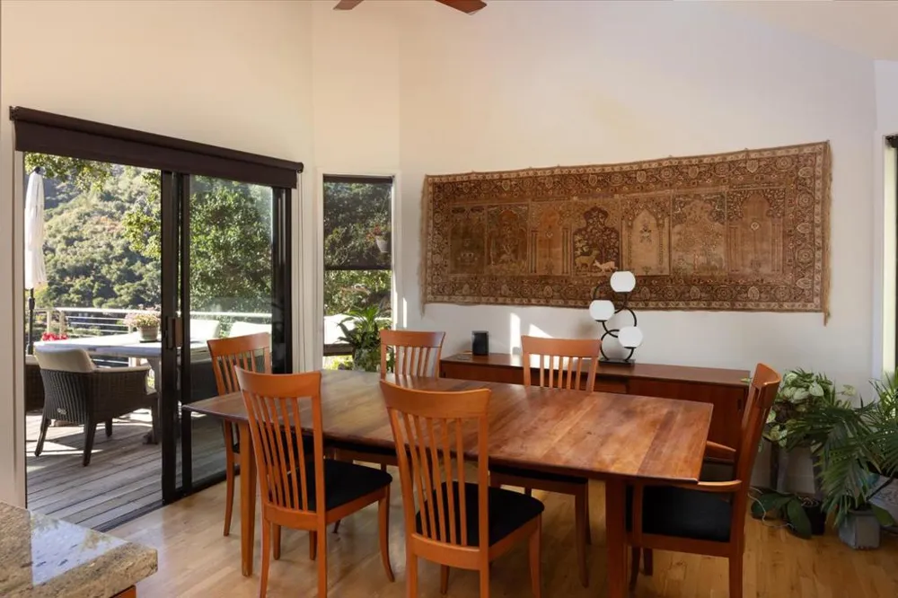 299 Calle De Los Agrinemsors Carmel Valley, CA 93924