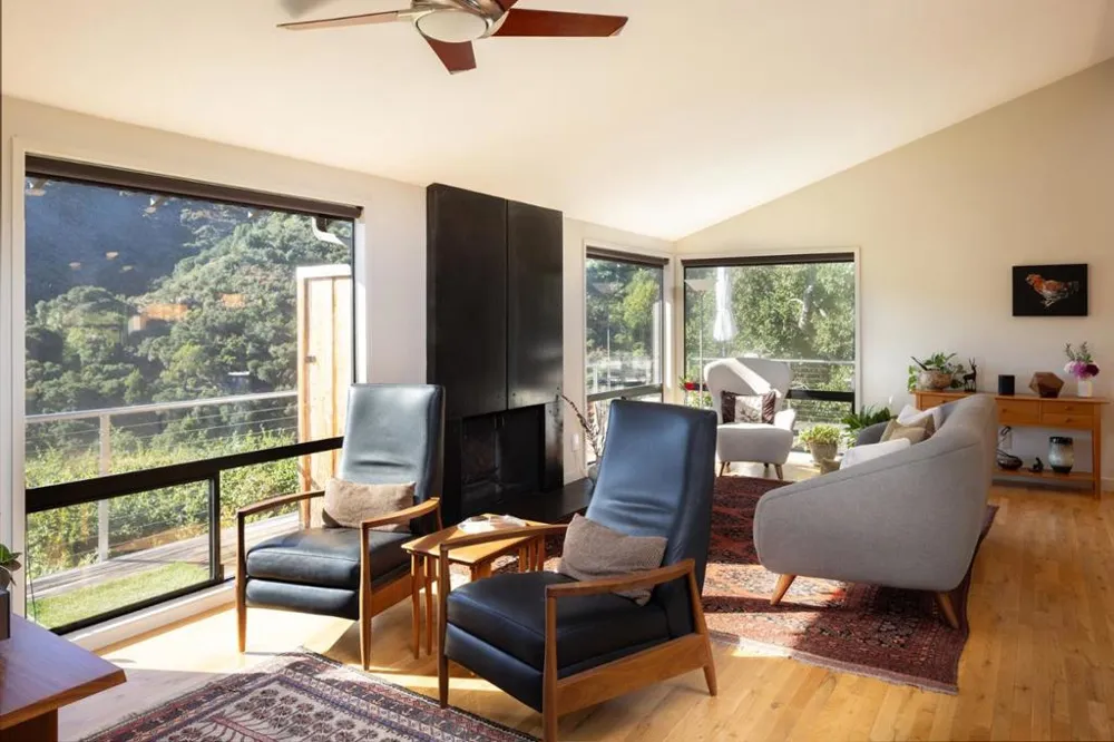 299 Calle De Los Agrinemsors Carmel Valley, CA 93924