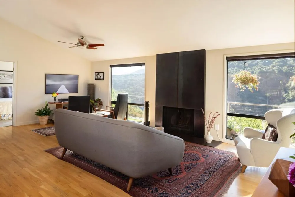 299 Calle De Los Agrinemsors Carmel Valley, CA 93924