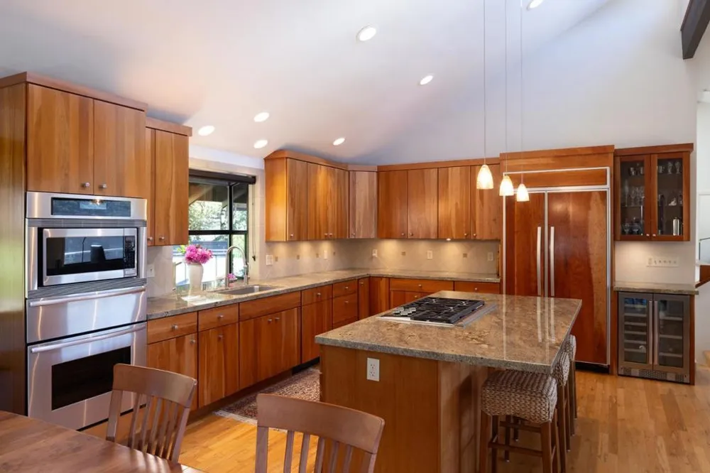 299 Calle De Los Agrinemsors Carmel Valley, CA 93924