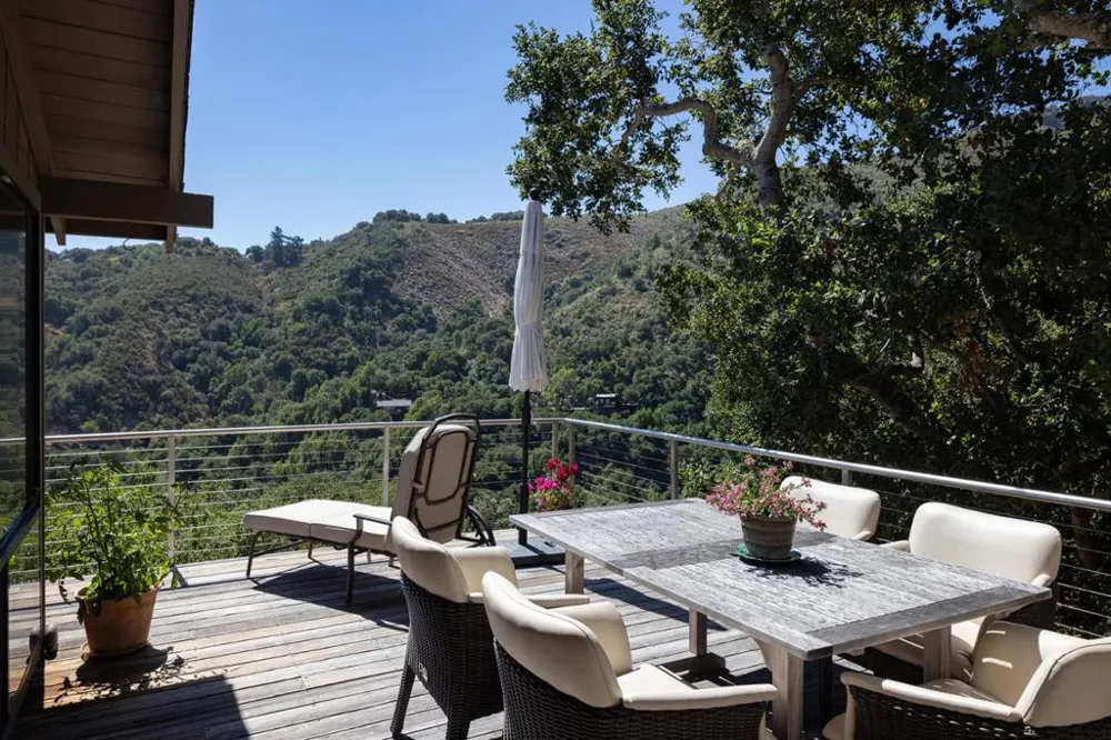 299 Calle De Los Agrinemsors Carmel Valley, CA 93924