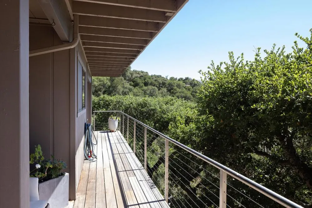 299 Calle De Los Agrinemsors Carmel Valley, CA 93924