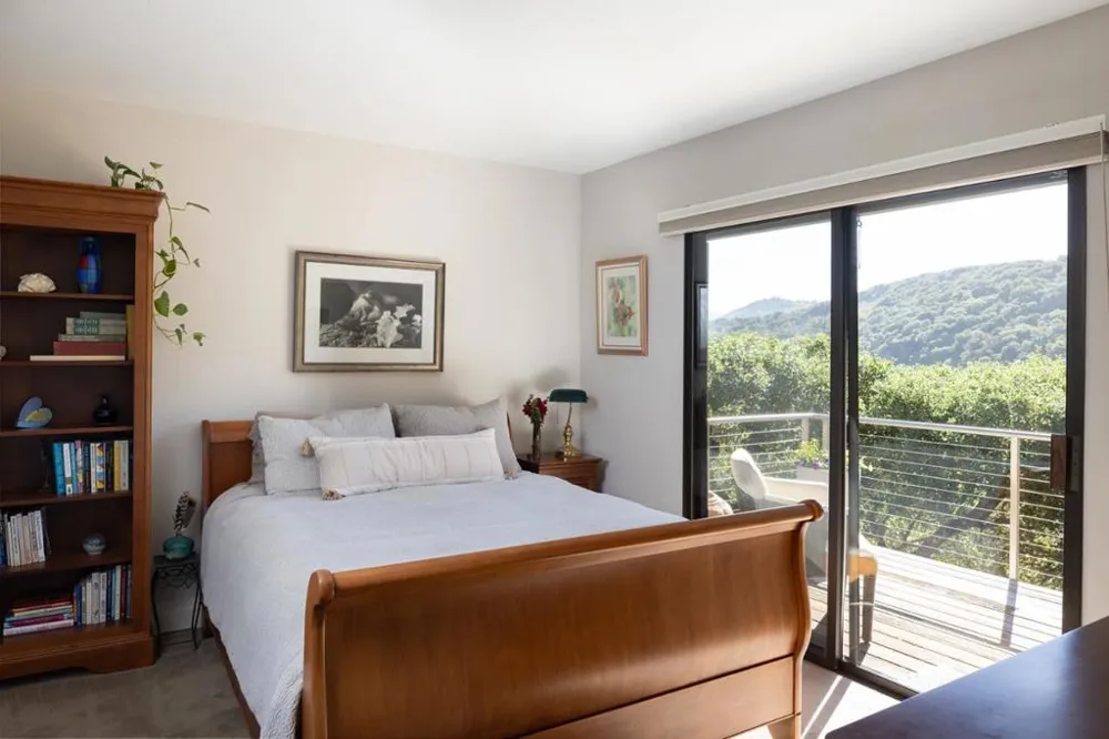 299 Calle De Los Agrinemsors Carmel Valley, CA 93924