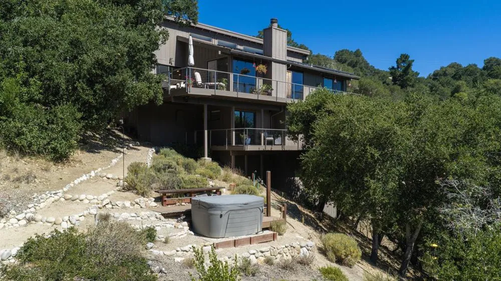 299 Calle De Los Agrinemsors Carmel Valley, CA 93924