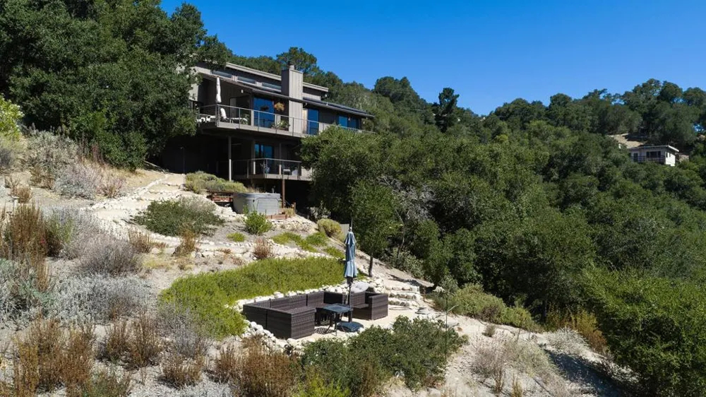 299 Calle De Los Agrinemsors Carmel Valley, CA 93924