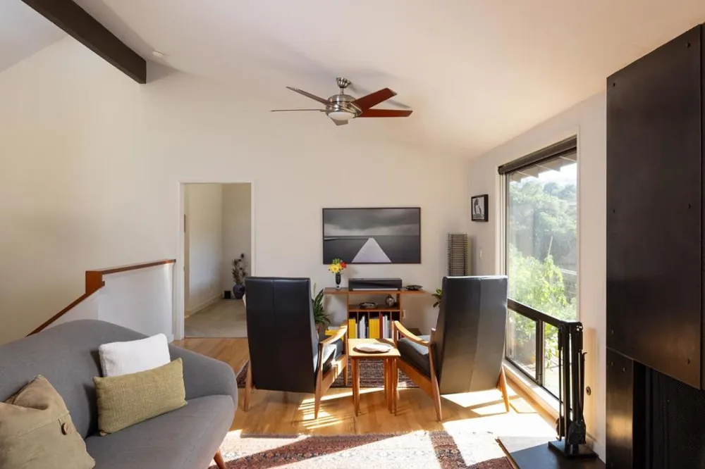 299 Calle De Los Agrinemsors Carmel Valley, CA 93924