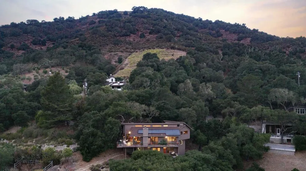 299 Calle De Los Agrinemsors Carmel Valley, CA 93924