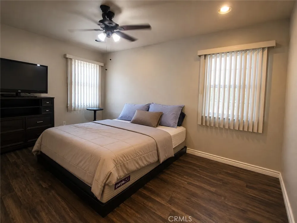 10008 Hunt South Gate, CA 90280