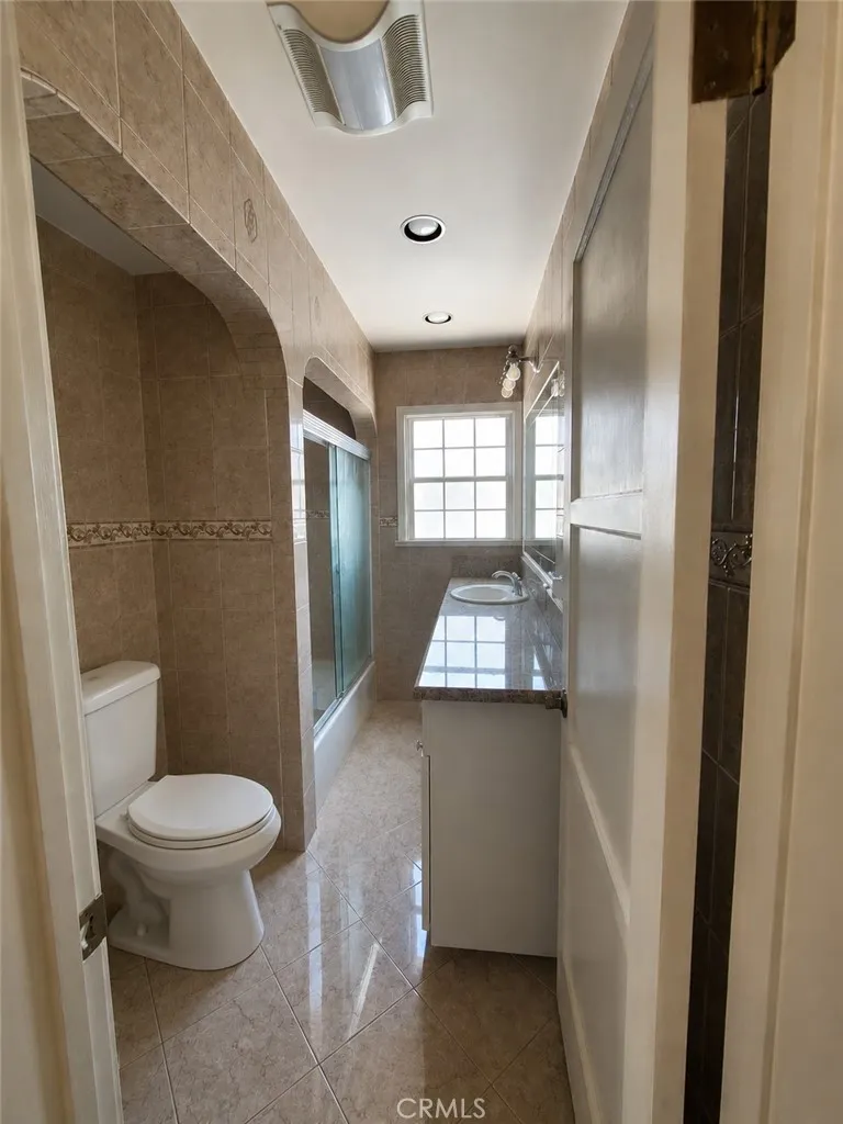 10008 Hunt South Gate, CA 90280