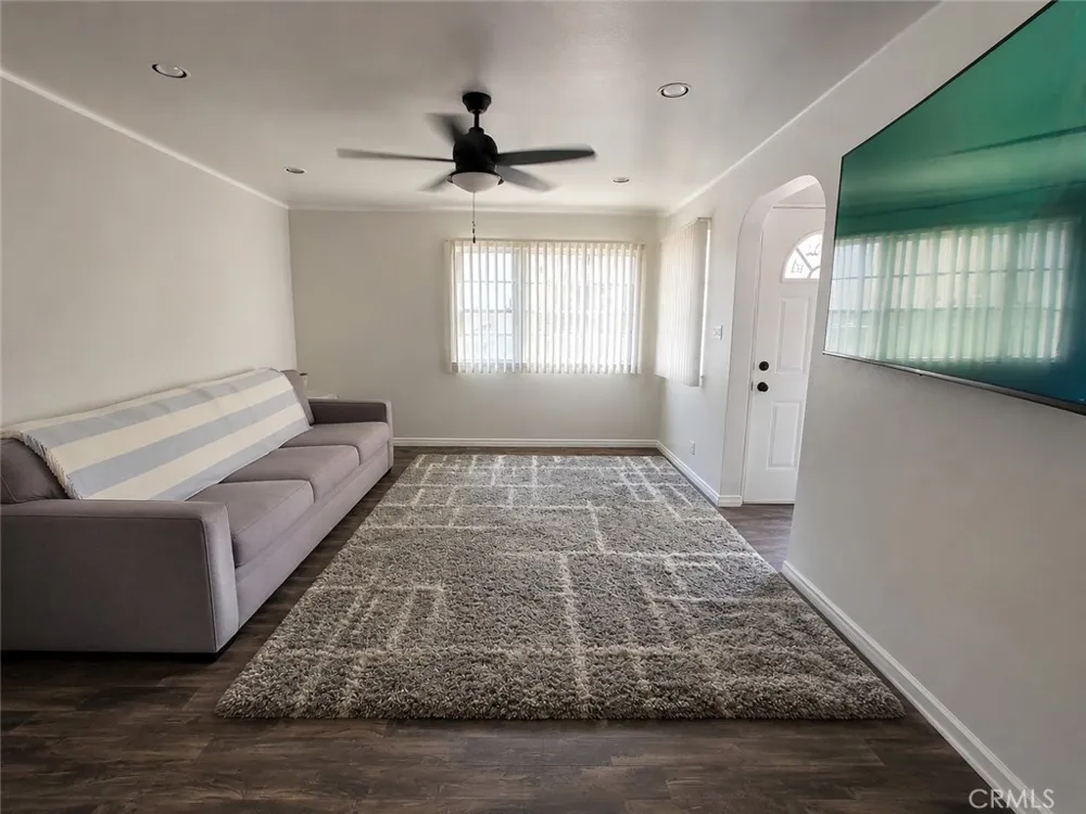 10008 Hunt South Gate, CA 90280