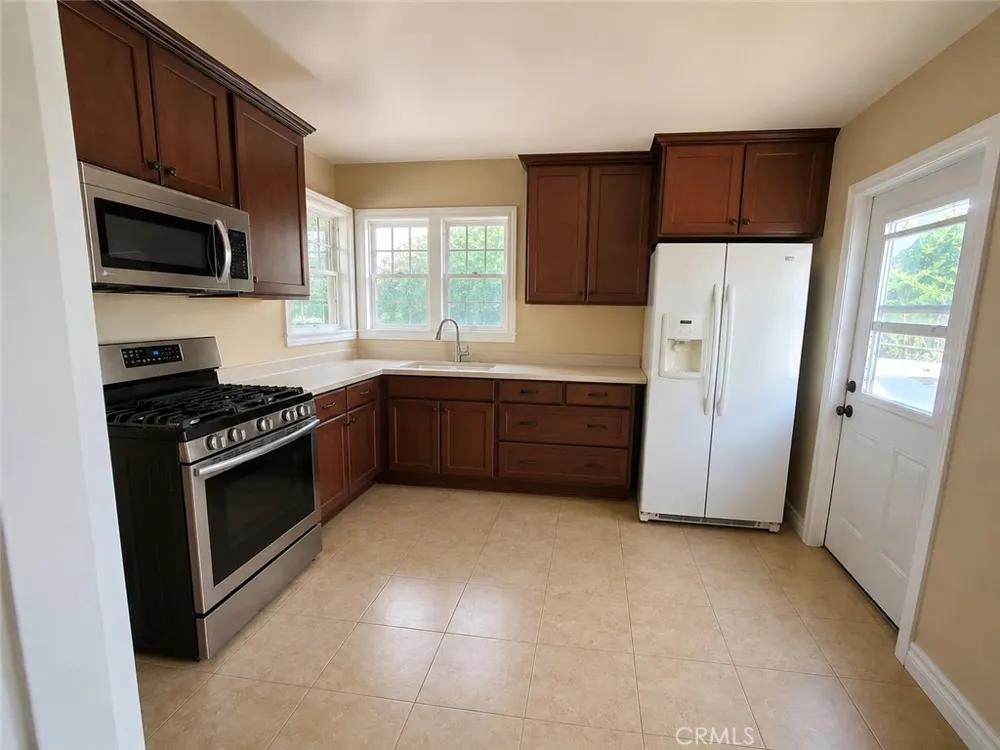 10008 Hunt South Gate, CA 90280