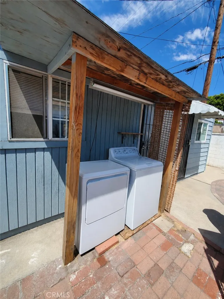 10008 Hunt South Gate, CA 90280