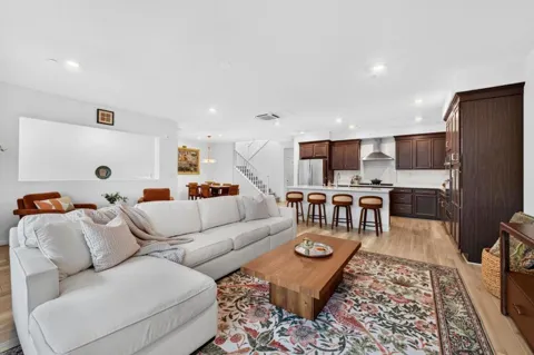 6810 Chroma Court