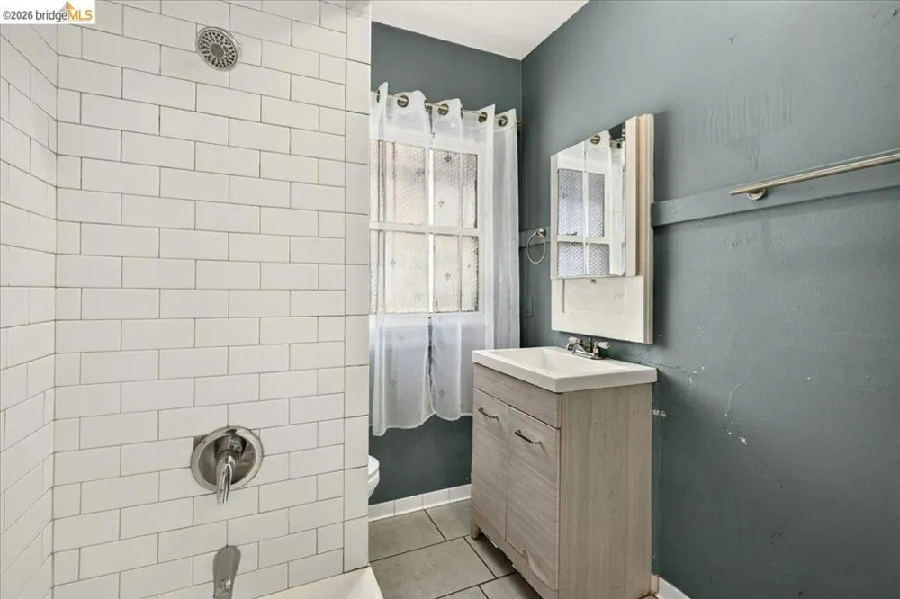 2333 81St Ave Oakland, CA 94605
