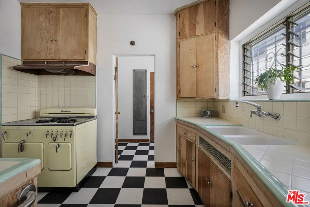 1143 S Westmoreland Avenue #5 Los Angeles, CA 90006