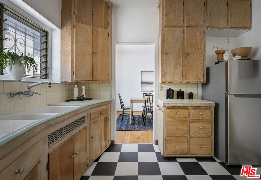 1143 S Westmoreland Avenue #5 Los Angeles, CA 90006
