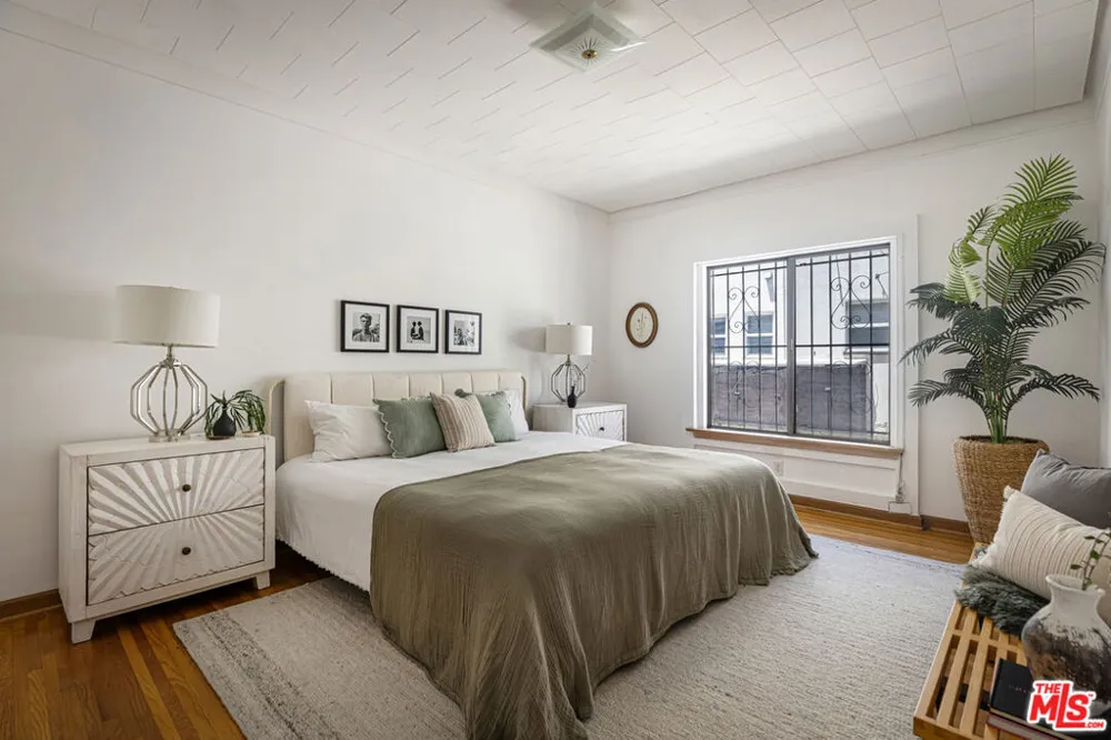 1143 S Westmoreland Avenue #5 Los Angeles, CA 90006