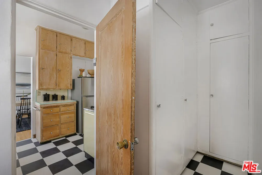 1143 S Westmoreland Avenue #5 Los Angeles, CA 90006