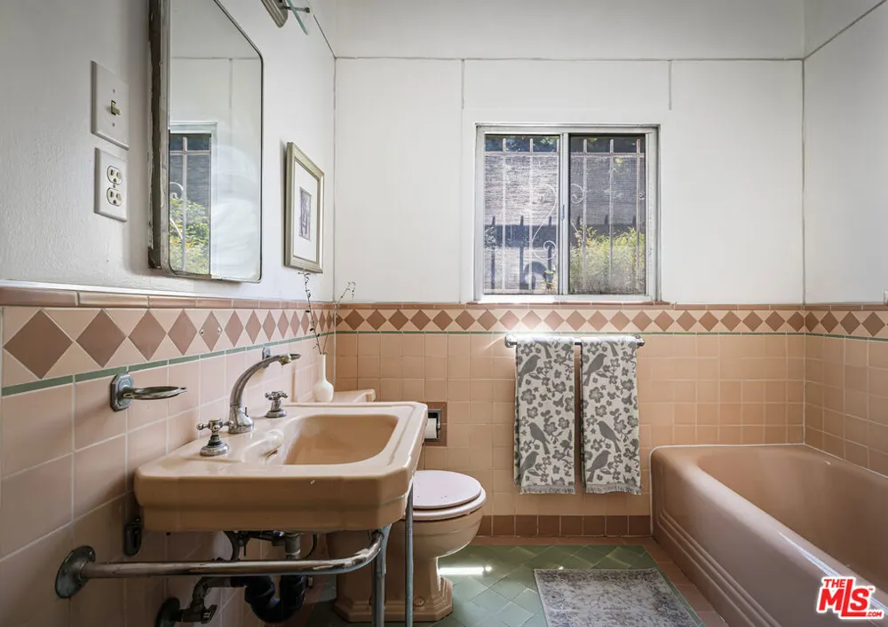 1143 S Westmoreland Avenue #5 Los Angeles, CA 90006