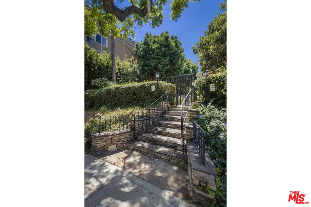 1143 S Westmoreland Avenue #5 Los Angeles, CA 90006