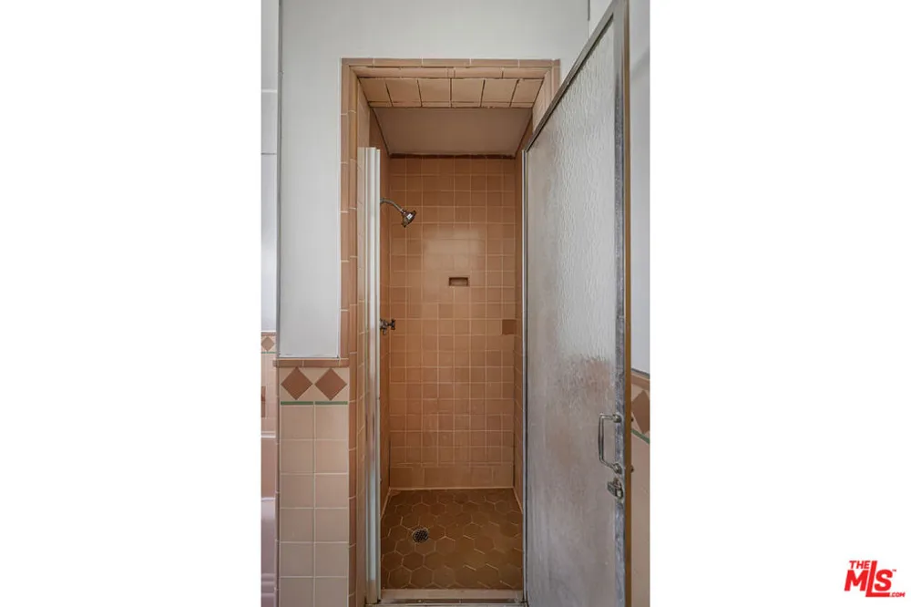 1143 S Westmoreland Avenue #5 Los Angeles, CA 90006
