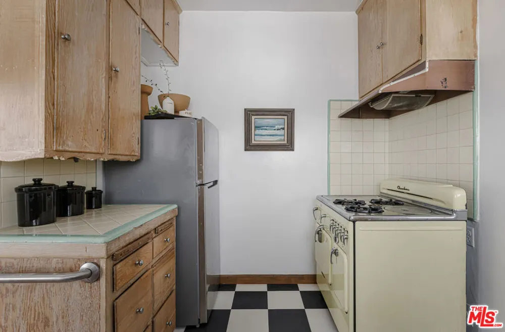 1143 S Westmoreland Avenue #5 Los Angeles, CA 90006
