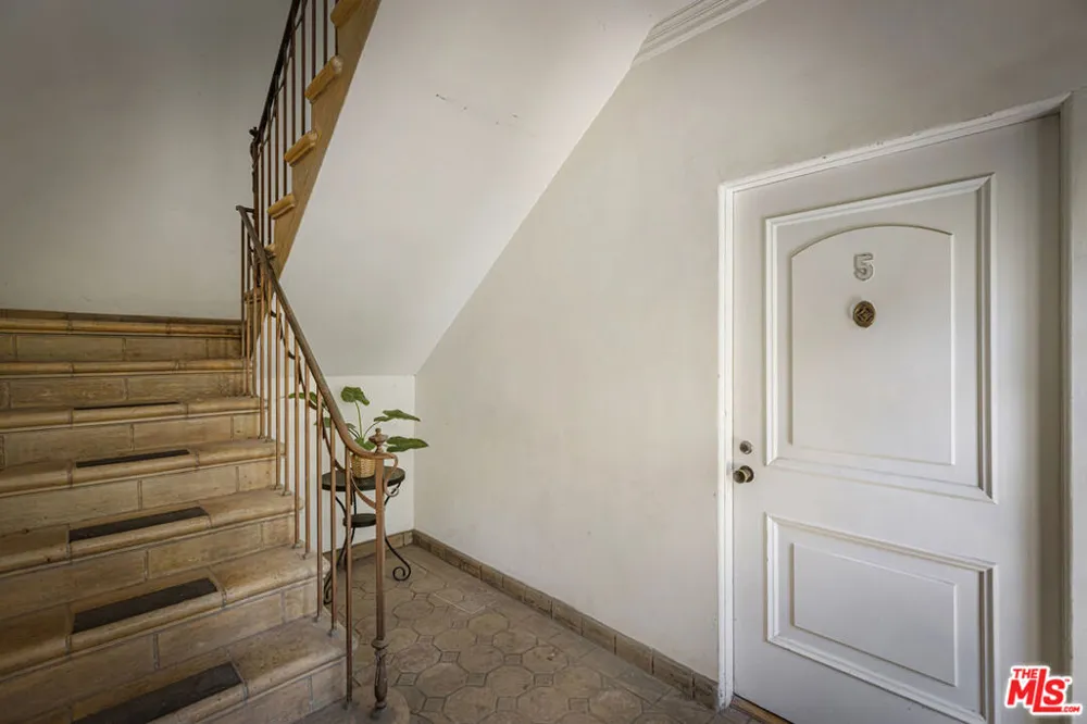 1143 S Westmoreland Avenue #5 Los Angeles, CA 90006