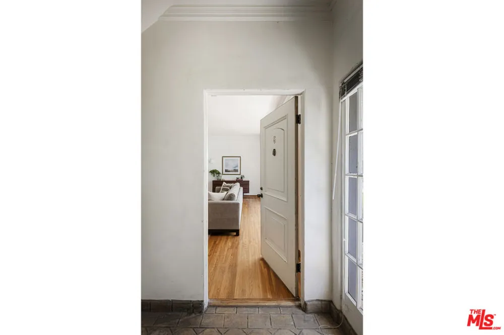 1143 S Westmoreland Avenue #5 Los Angeles, CA 90006