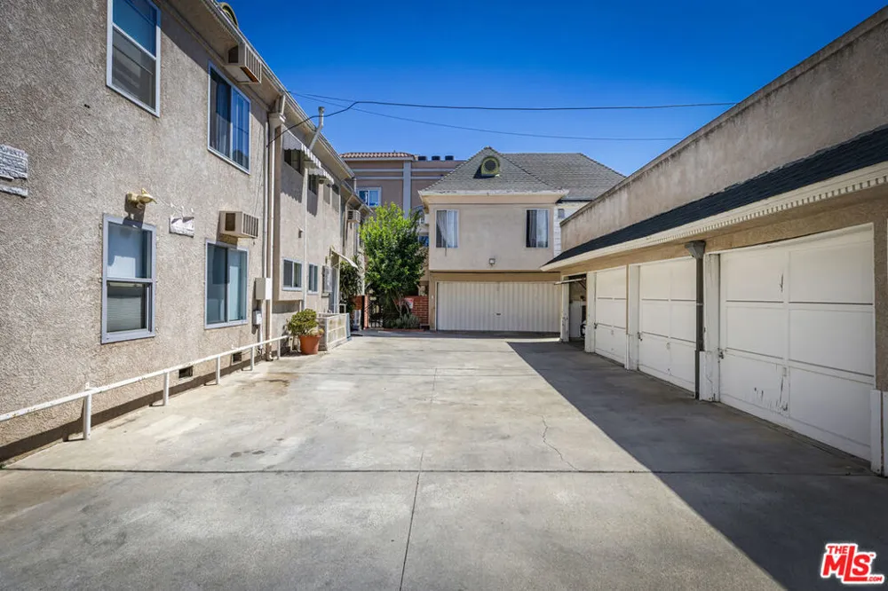 1143 S Westmoreland Avenue #5 Los Angeles, CA 90006