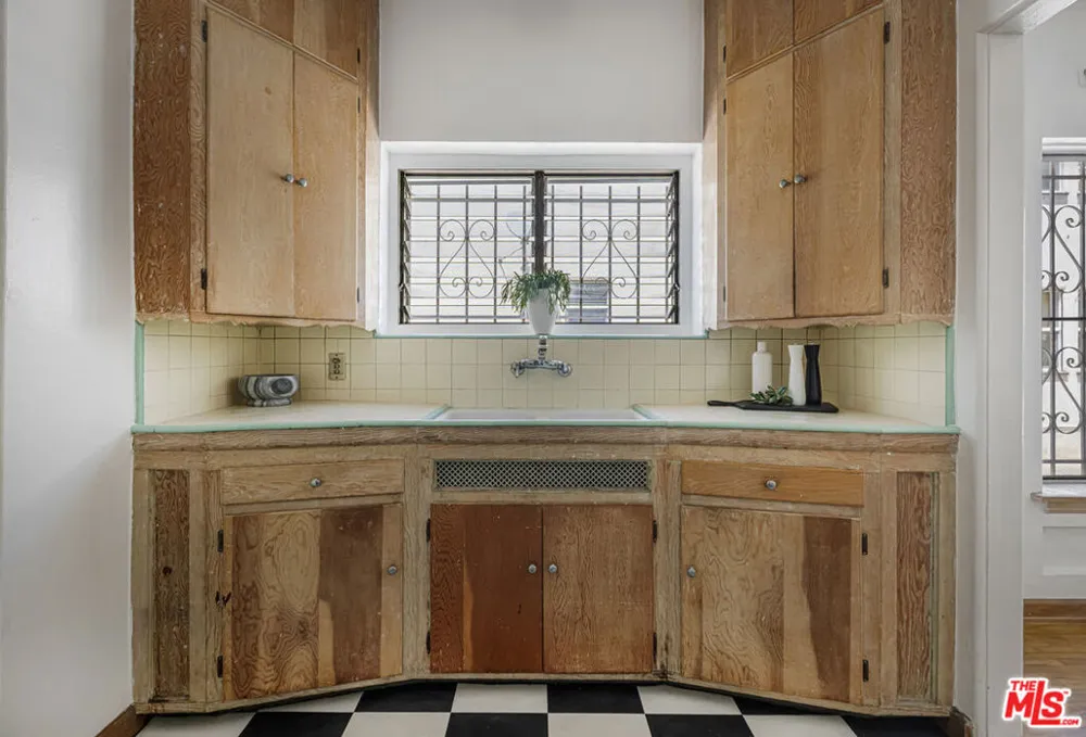 1143 S Westmoreland Avenue #5 Los Angeles, CA 90006