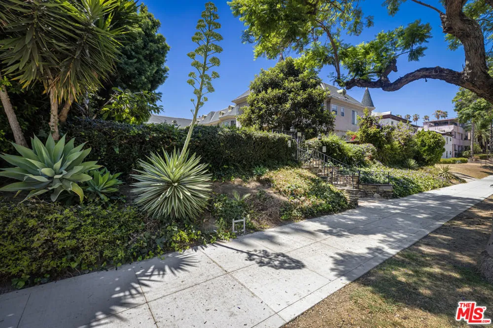 1143 S Westmoreland Avenue #5 Los Angeles, CA 90006