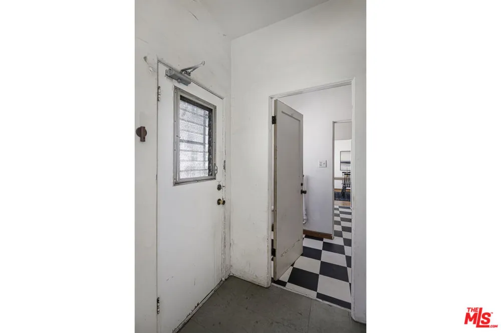 1143 S Westmoreland Avenue #5 Los Angeles, CA 90006